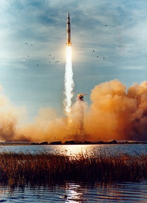 apollo_8_liftoff